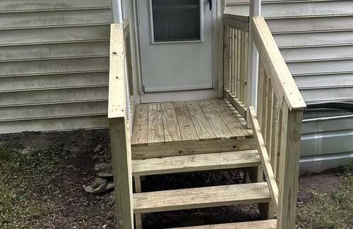 Cheshire Apartment | Quiet 2bd Townhome apt in the heart of Cheshire. Backyard.