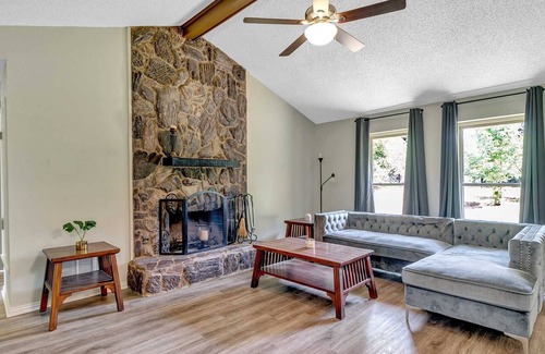 Tyler House | Quiet 3/2 Tyler, Whitehouse, convenient w/ office