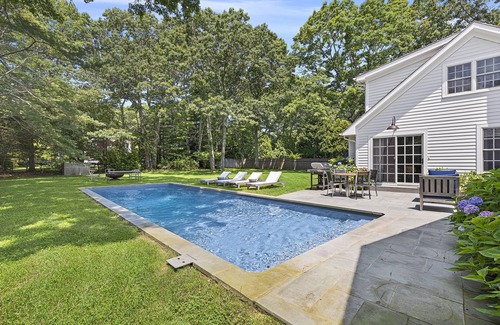 Springs House | Quiet 3 Bedroom, 4 Bathroom Springs Beach House