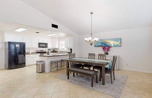 Port Isabel House | Quiet 3 bedroom home with water views, dock & private gas grill