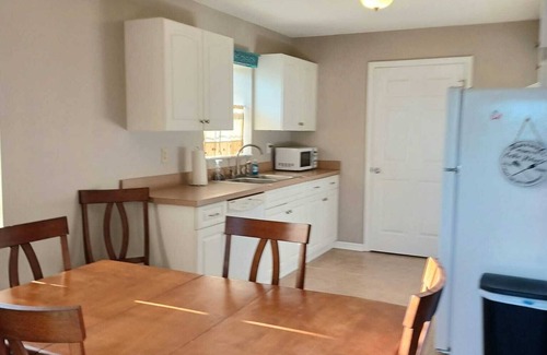 Interlachen House | Quiet 3-bedroom lakefront house. Family/dog friendly. Wi-Fi.