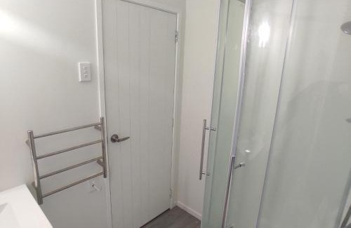 The Gardens Apartment | Quiet 40m Studio - Kitchen, Washer, AC, Work Desk