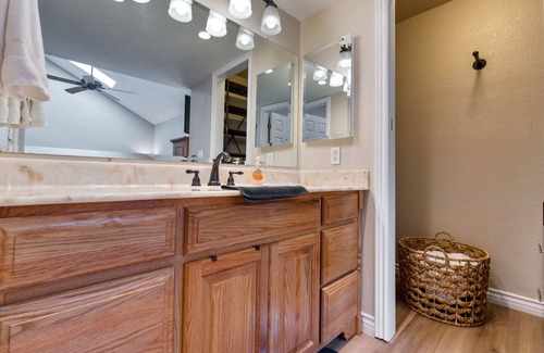 Orangevale House | Quiet 4bdrm home with back yard
