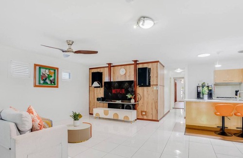 Springfield Lakes House | Quiet 5 bedrooms House located Springfield lake
