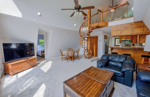 Tuscaloosa House | Quiet A-frame retreat