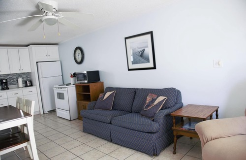 Hampton Cottage | Quiet and Comfortable 2 Bedroom Cottage