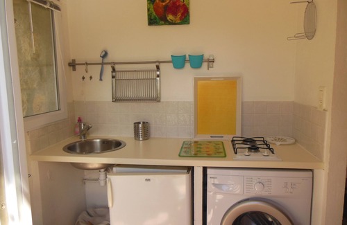 Le Rouret Apartment | Quiet and comfortable studio in a Provencal garden