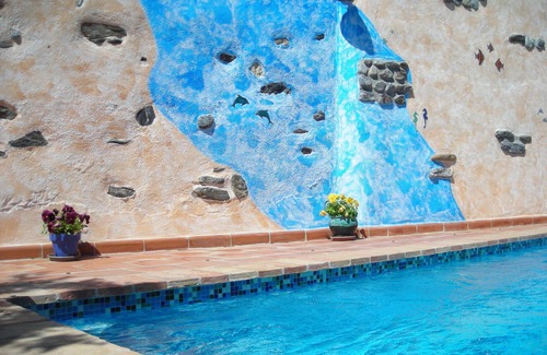 Orgiva House | Quiet and comfortable villagehouse,private garden with heatable pool,garage.