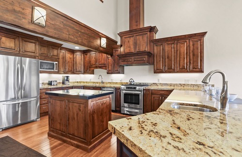 Park Meadows House | Quiet and Convenient Park City Retreat - Hot Tub