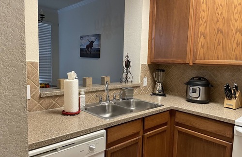 North Central Thousand Oaks House | Quiet and Convenient Townhouse