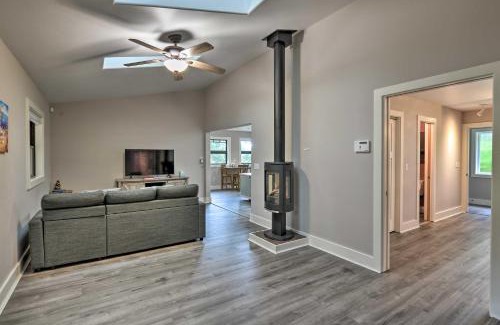 Eureka House | Quiet and Cozy Eureka Home Near Sequoia Park and Zoo!