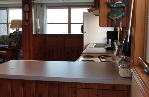 Town of Yates Cottage | Quiet and relaxing getaway by the lake