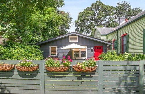 Uptown Historic District House | Quiet and safe Uptown house steps from Audubon Zoo and shopping on Magazine