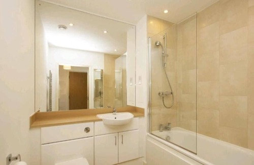 Royal Docks Bed & Breakfast | Quiet and welcoming 1 bedroom by Excel London