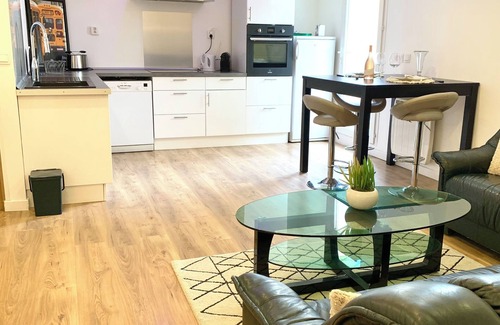 Le Puy-Sainte-Reparade Apartment | Quiet apartment in Provencal countryside