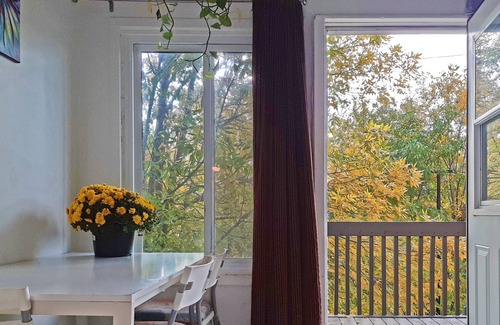 Cote-Saint-Paul Apartment | Quiet Apartment 3 min walk to metro 10 min to downtown