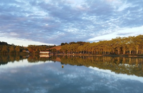 Marciac Apartment | Quiet apartment facing the lake