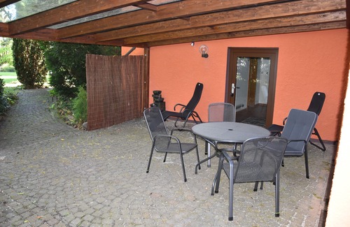 Freystadt Apartment | Quiet apartment with terrace, garden, billiards, sauna