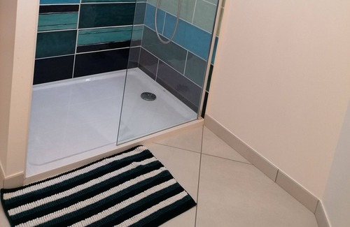 Gerbaix Villa | Quiet architect-designed house with terraces, garden and jacuzzi