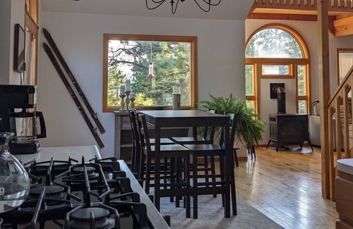 Nederland House | Quiet, Aspen-strewn path-accessible Chalet