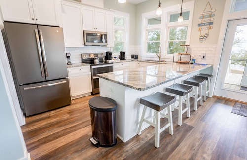 Magnolia Bluffs House | Quiet, Bayfront Seclusion w/Pond, Dogs Welcome!