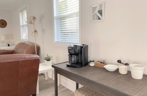 Bradenton House | Quiet beach cottage with SPA near Anna Maria Island and IMG, downtown