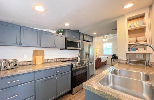 Bradenton House | Quiet beach cottage with SPA near Anna Maria Island and IMG, downtown