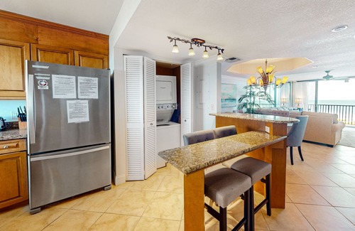 Sand Key Condo | Quiet beachfront condo with hot tub, pool & stunning views