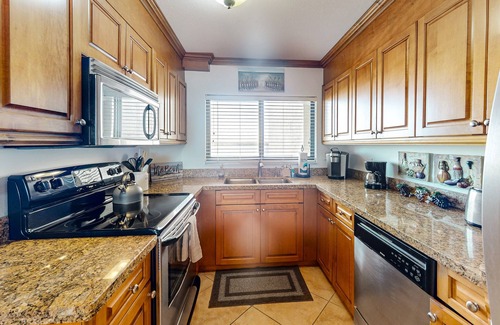 Sand Key Condo | Quiet beachfront condo with hot tub, pool & stunning views