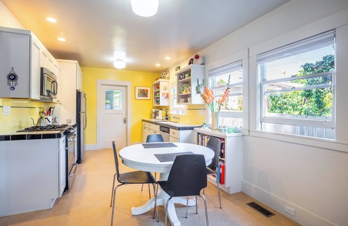 South Berkeley House | Quiet Berkeley Bungalow