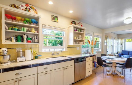 South Berkeley House | Quiet Berkeley Bungalow