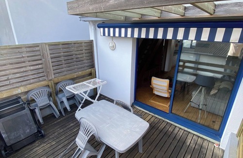 Larmor-Plage Apartment | Quiet, bright duplex apartment just a stone's throw from the beach and town centre, garage and terrace.