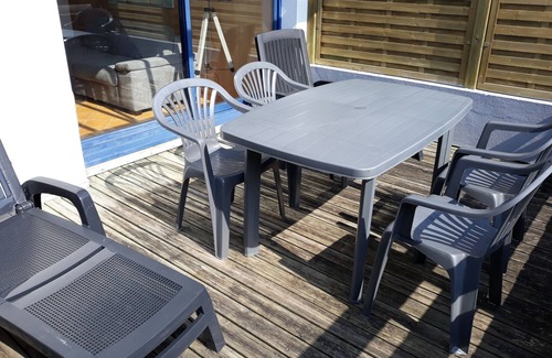 Larmor-Plage Apartment | Quiet, bright duplex apartment just a stone's throw from the beach and town centre, garage and terrace.