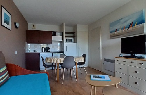 Pornic Apartment | Quiet, bright T2 apartment in the Golf hamlet with balcony and swimming pool