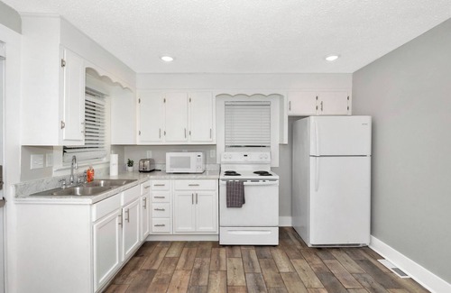 Huntsville House | Quiet Bungalow for 6