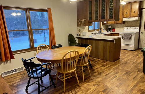 Gulliver House | Quiet cabin close to everything, yet in the middle of nowhere