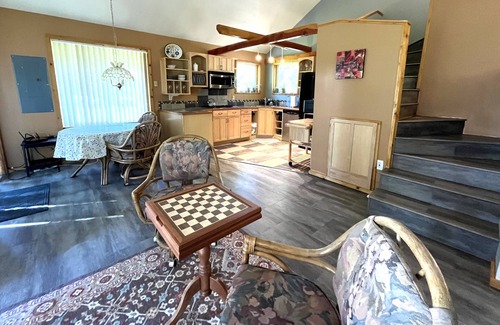 Hope Cabin | Quiet cabin in theTrees Boat parking Large bedroom 2 Bathrooms Fireplace W/D