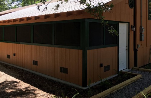 Saint Bernard House | Quiet cabin minutes away from world-class fisheries