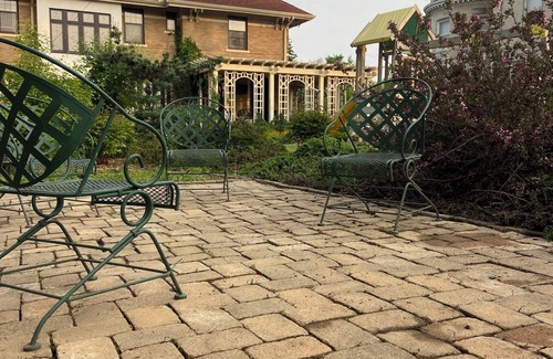 Detroit Apartment | Quiet carriage house in historic Detroit neighborhood - 10 minutes from downtown