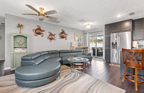 Pinellas Park House | Quiet, Centrally Located Home w/Heated Pool, Gas Grill & Private Backyard - Poolside Paradise