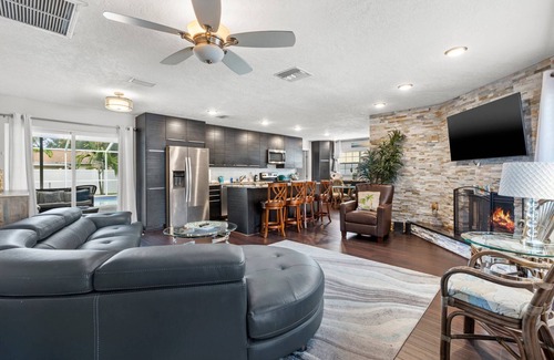Pinellas Park House | Quiet, Centrally Located Home w/Heated Pool, Gas Grill & Private Backyard - Poolside Paradise