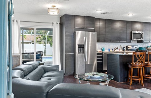 Pinellas Park House | Quiet, Centrally Located Home w/Heated Pool, Gas Grill & Private Backyard - Poolside Paradise