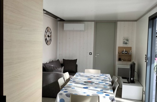 Pomerols Ski Chalet | Quiet chalet in a residential leisure park near Marseillan