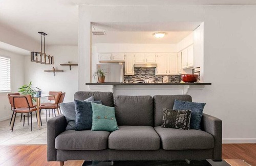 Franklin Park House | Quiet & Clean House w/ Patio! W/D, Parking, WiFi