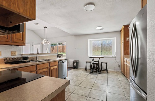 Sherman House | Quiet, Clean, Yard Near Texas Instrument