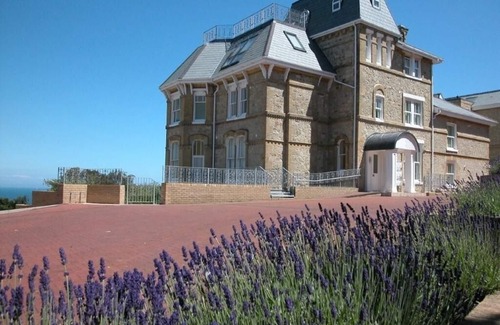 Shanklin Apartment | Quiet Cliff Top Location With Beautiful Views