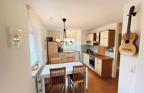 Kleinpestitz/Mockritz Apartment | quiet, close to the center, 5 min. to train, 3 bedrooms, family friendly, garden