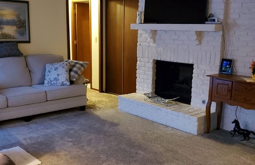 Lincoln House | Quiet, Comfortable, Quick Access to Events