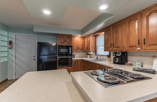 South Bend House | Quiet Comfy 2 BR Home In South Bend, Minutes From Notre Dame! Pet Friendly! home