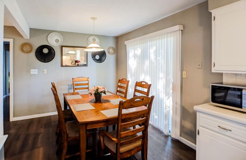 Mission House | Quiet, comfy and spacious 3 bedroom home in KC